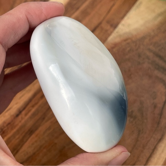 Orca Agate Palm Stone - Picture 16 of 17